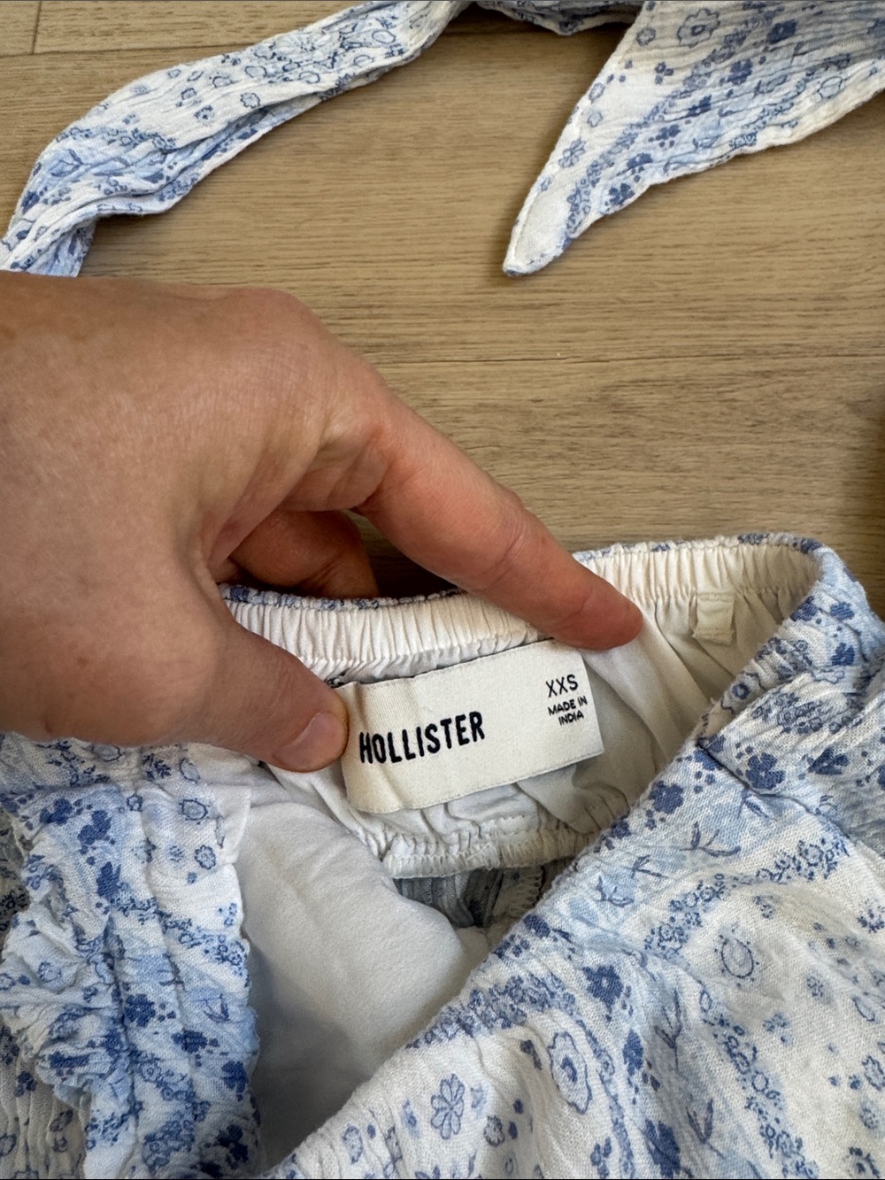 Hollister top - Picture 5 of 9